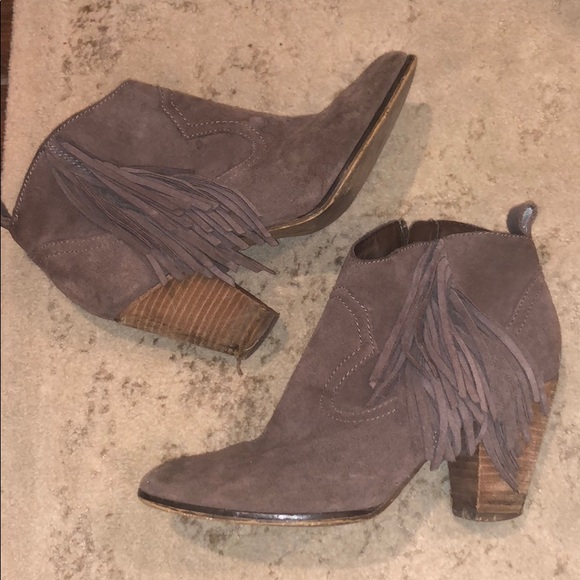 Steve Madden Poncho boot - Picture 2 of 7